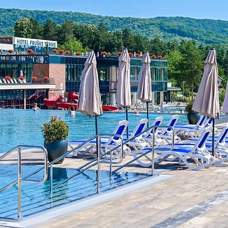 Fruski Cvet - Fruske Terme فندق 4*